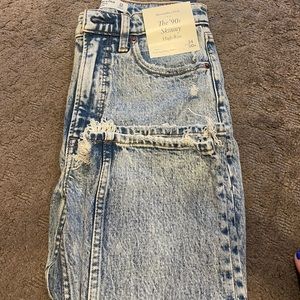 Brand new abercrombie high rise jeans. Size 24
